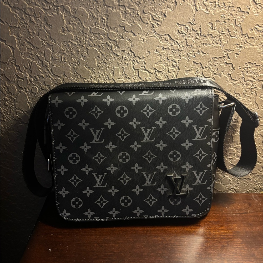 Louis Vuitton Gray Monogram Eclipse Messenger Bag - image 2